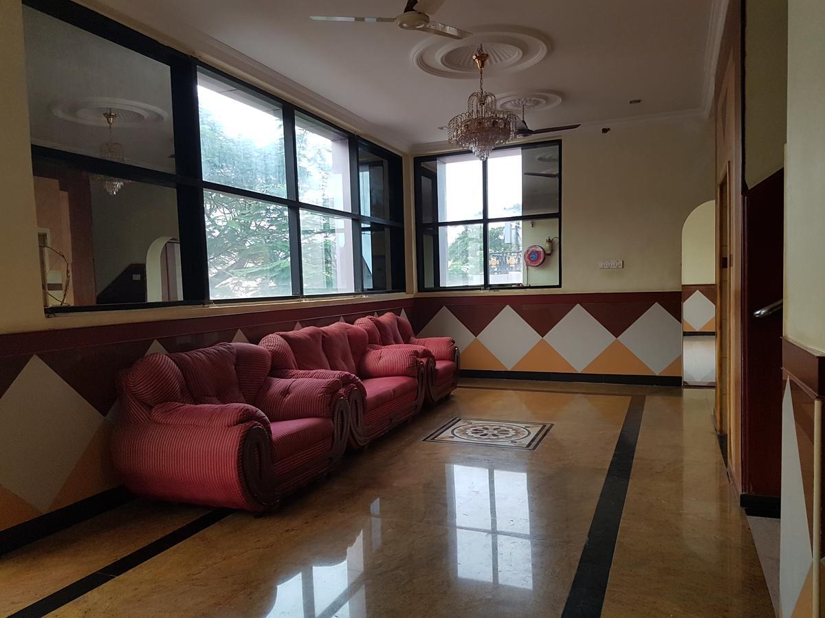 Hotel Subhalakshmi Palace Karaikkudi Exteriör bild