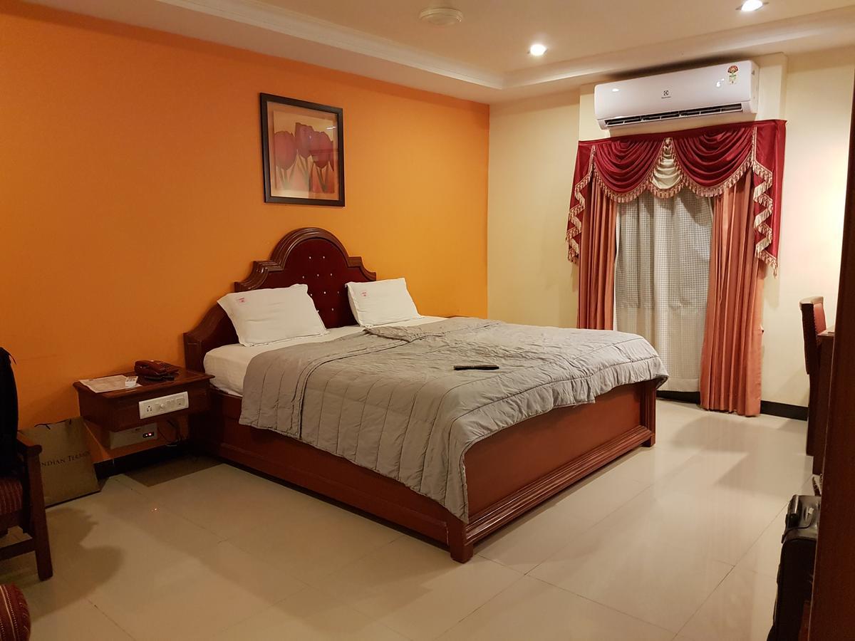 Hotel Subhalakshmi Palace Karaikkudi Exteriör bild
