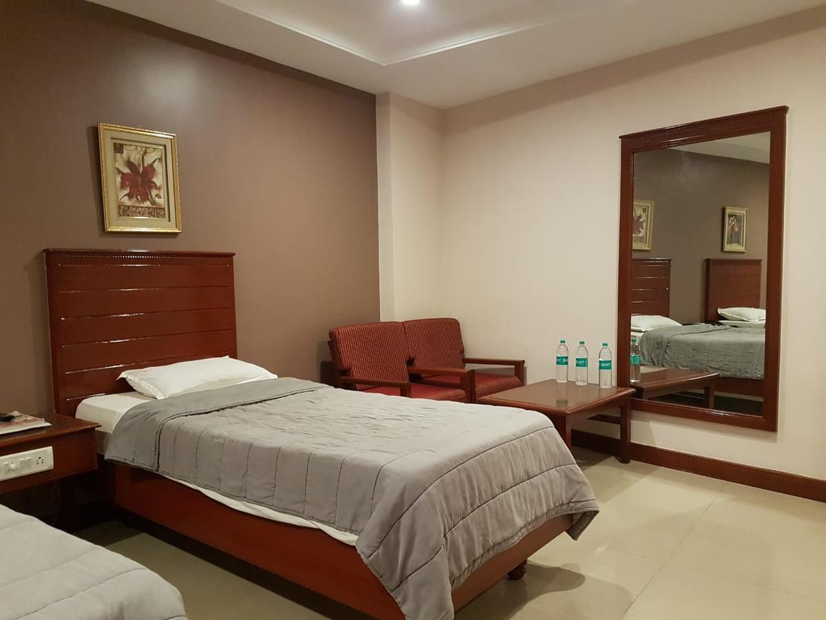 Hotel Subhalakshmi Palace Karaikkudi Exteriör bild