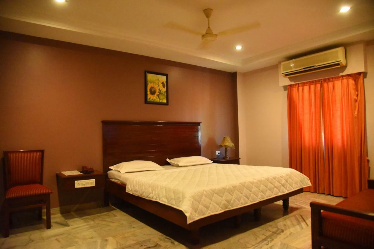 Hotel Subhalakshmi Palace Karaikkudi Exteriör bild