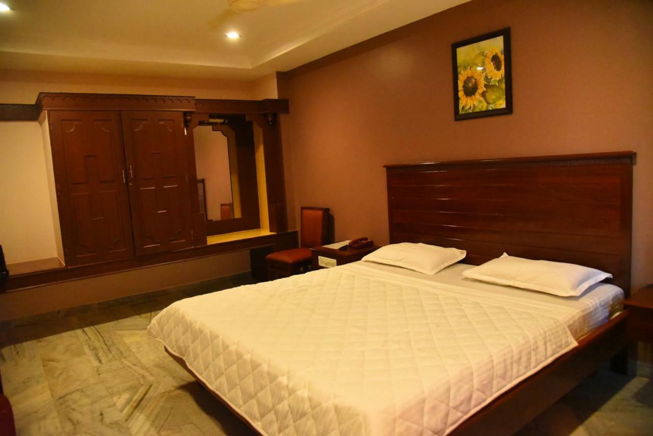 Hotel Subhalakshmi Palace Karaikkudi Exteriör bild