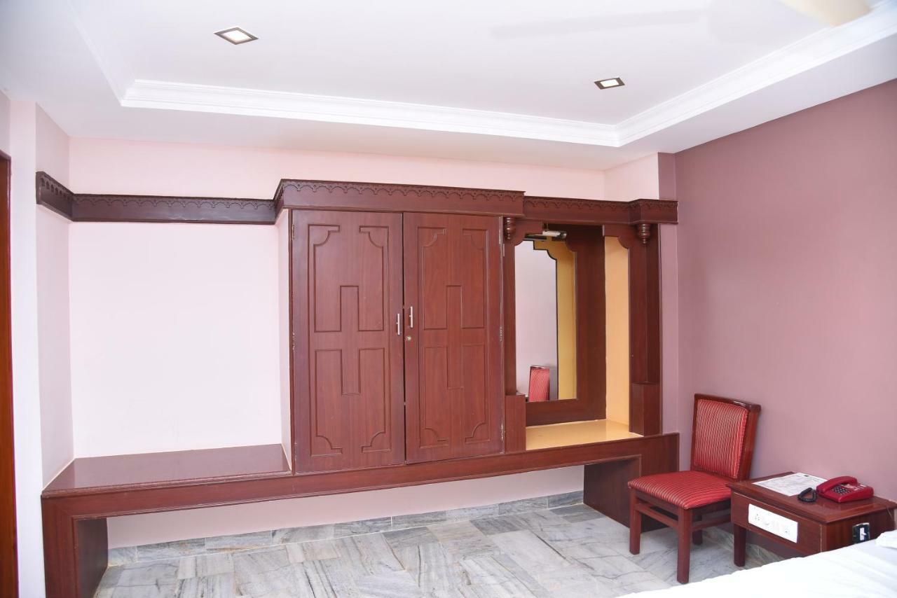 Hotel Subhalakshmi Palace Karaikkudi Exteriör bild