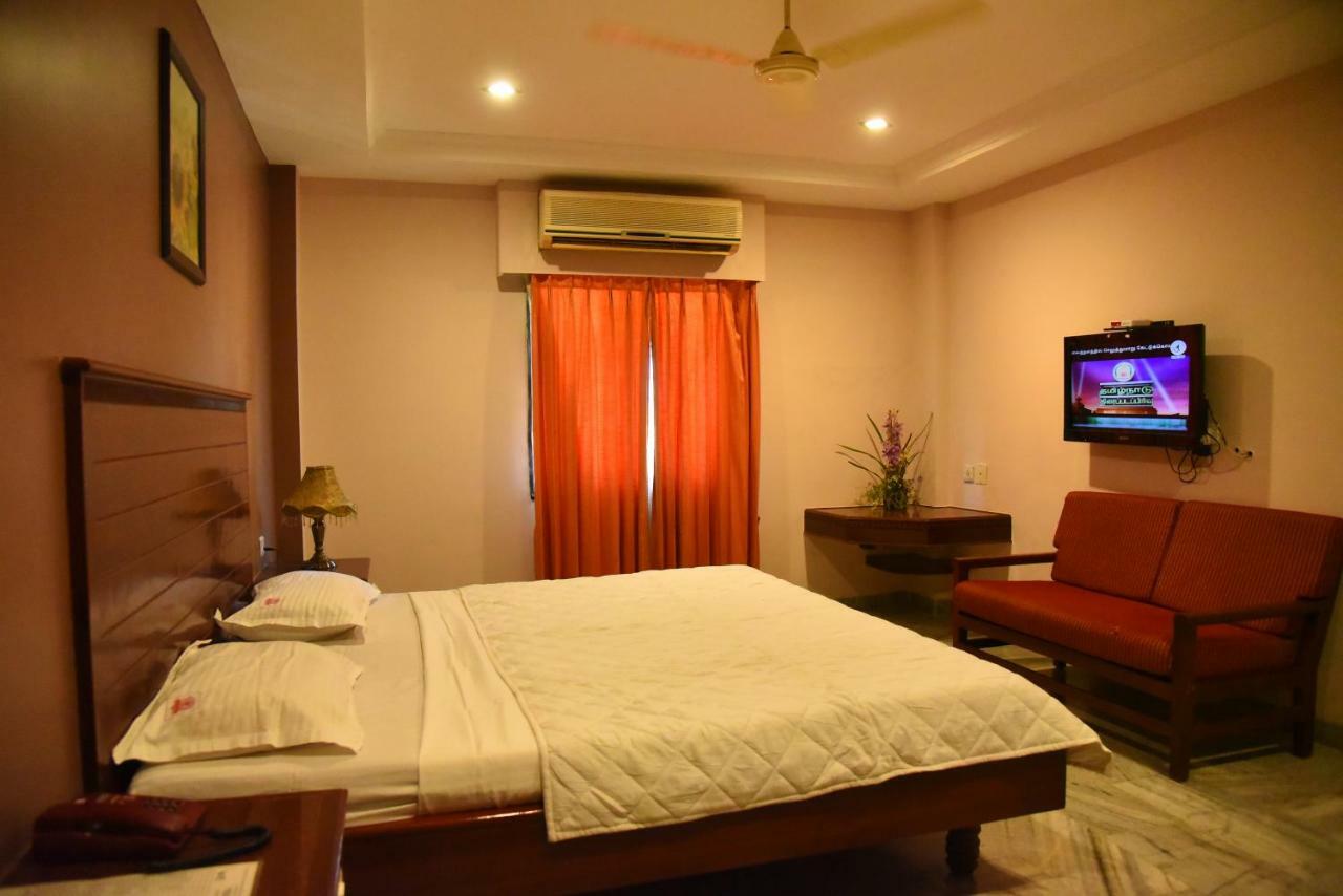 Hotel Subhalakshmi Palace Karaikkudi Exteriör bild