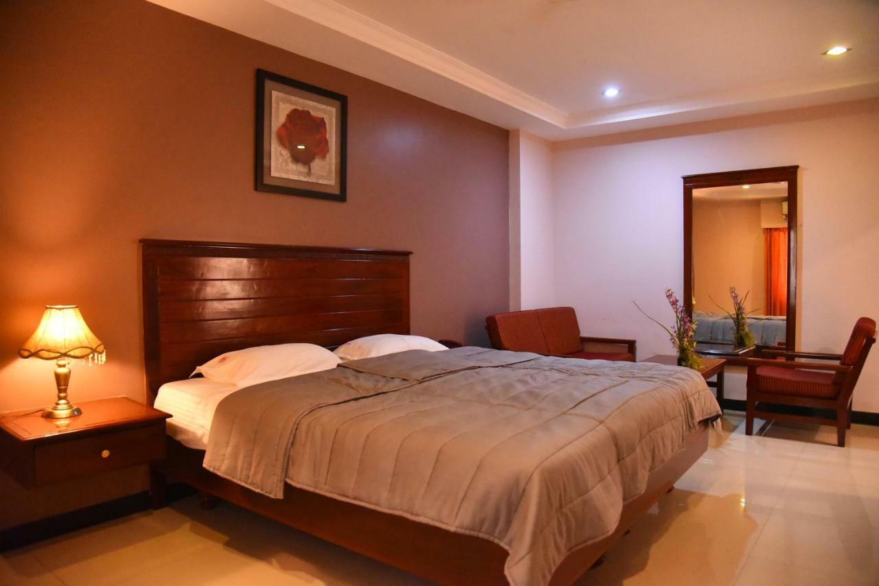 Hotel Subhalakshmi Palace Karaikkudi Exteriör bild