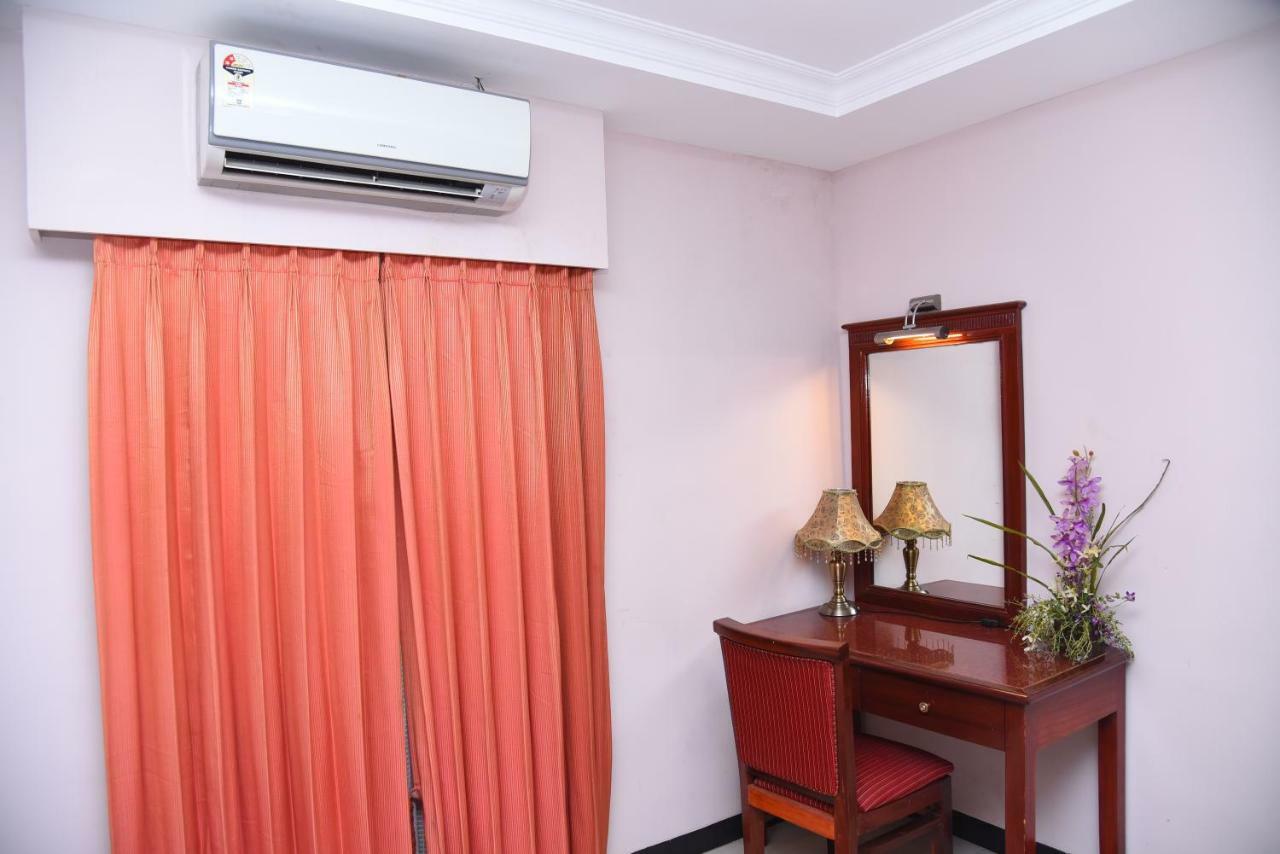Hotel Subhalakshmi Palace Karaikkudi Exteriör bild