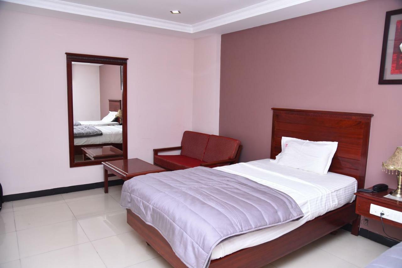 Hotel Subhalakshmi Palace Karaikkudi Exteriör bild