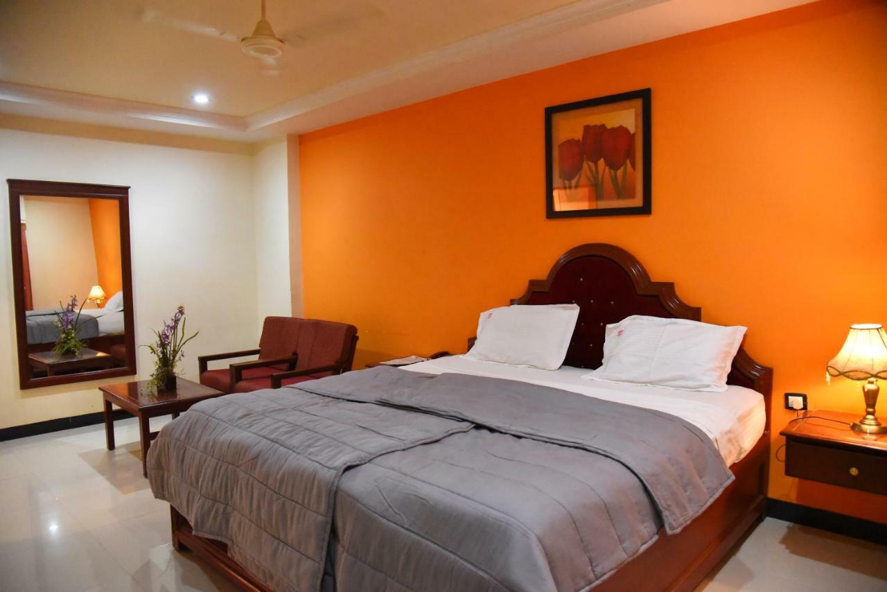Hotel Subhalakshmi Palace Karaikkudi Exteriör bild