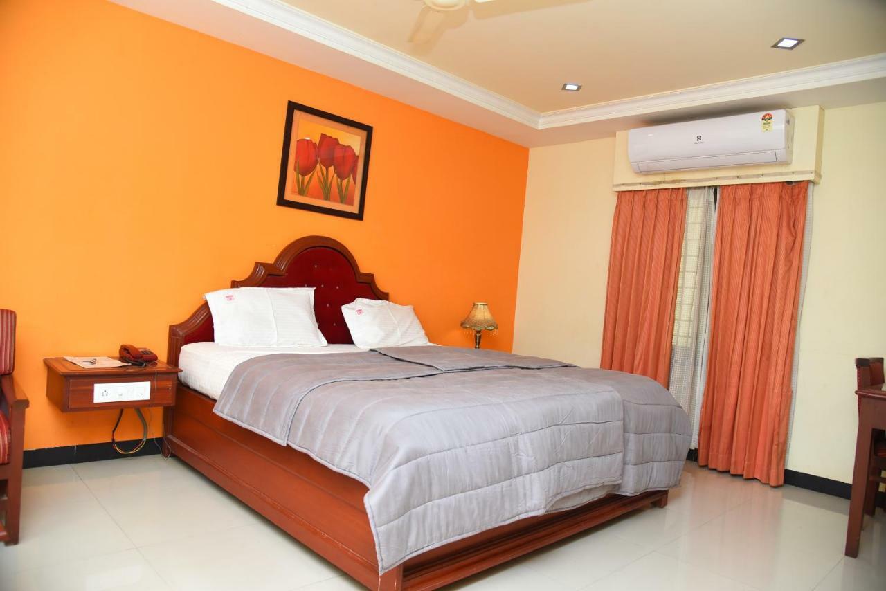 Hotel Subhalakshmi Palace Karaikkudi Exteriör bild