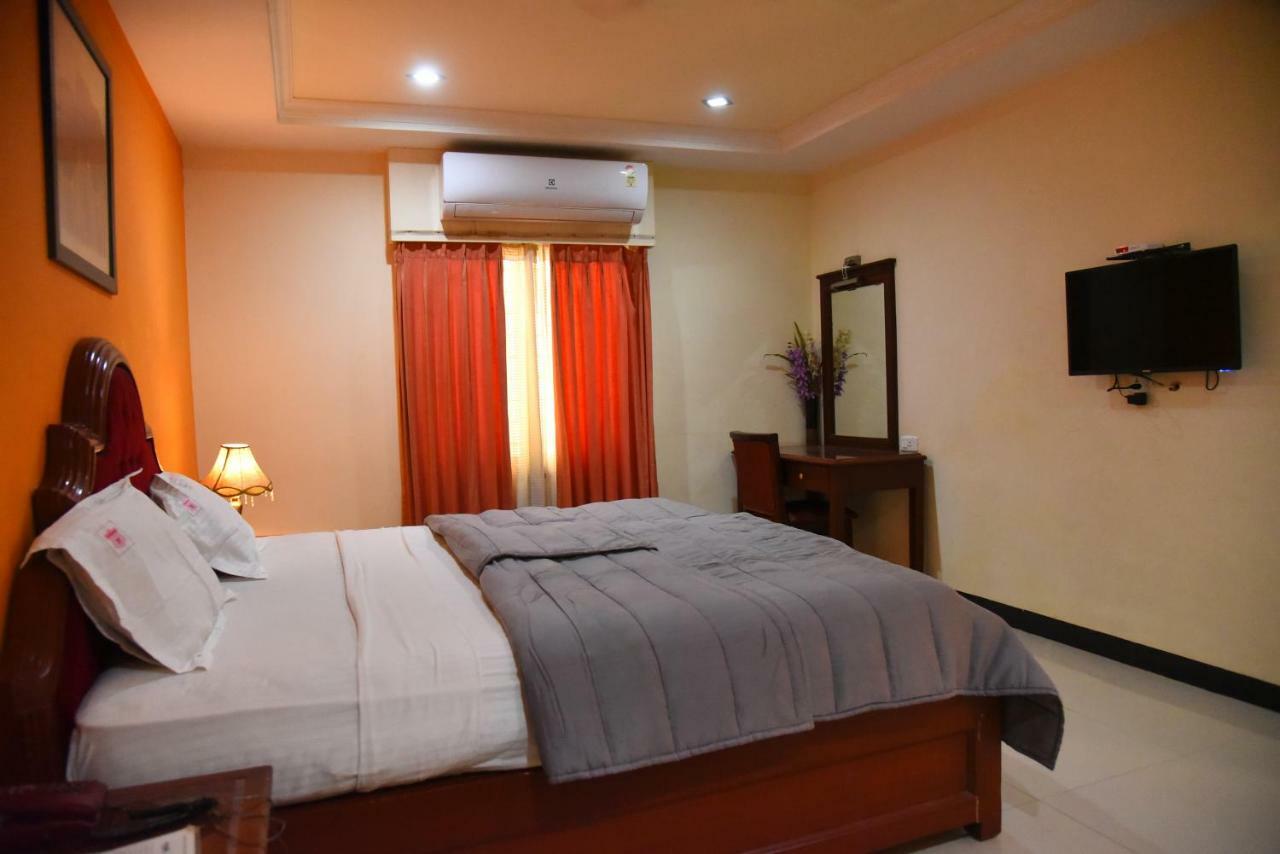 Hotel Subhalakshmi Palace Karaikkudi Exteriör bild